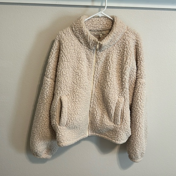 Express Jackets & Blazers - Express teddy bear coat. With pockets. Size xl. White. Perfect winter coat.